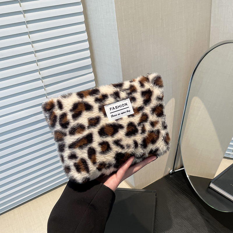 Borsa per il trucco in peluche - Beauty Makeup Women recensione e prezzo