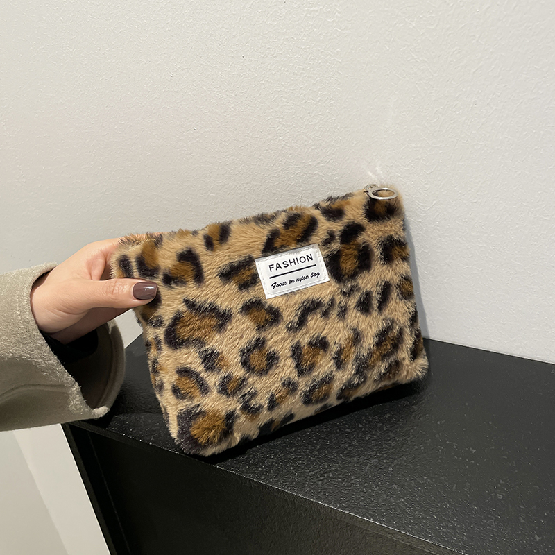 Borsa per il trucco in peluche - Beauty Makeup Women recensione e prezzo